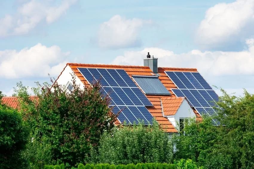 Torne seu imóvel mais sustentável e econômico com nossos sistemas de energia solar. Oferecemos soluções completas para instalação de painéis solares, garantindo uma fonte de energia limpa e renovável para sua casa ou negócio. Reduza sua pegada ecológica e economize na conta de energia com nossa tecnologia de ponta.